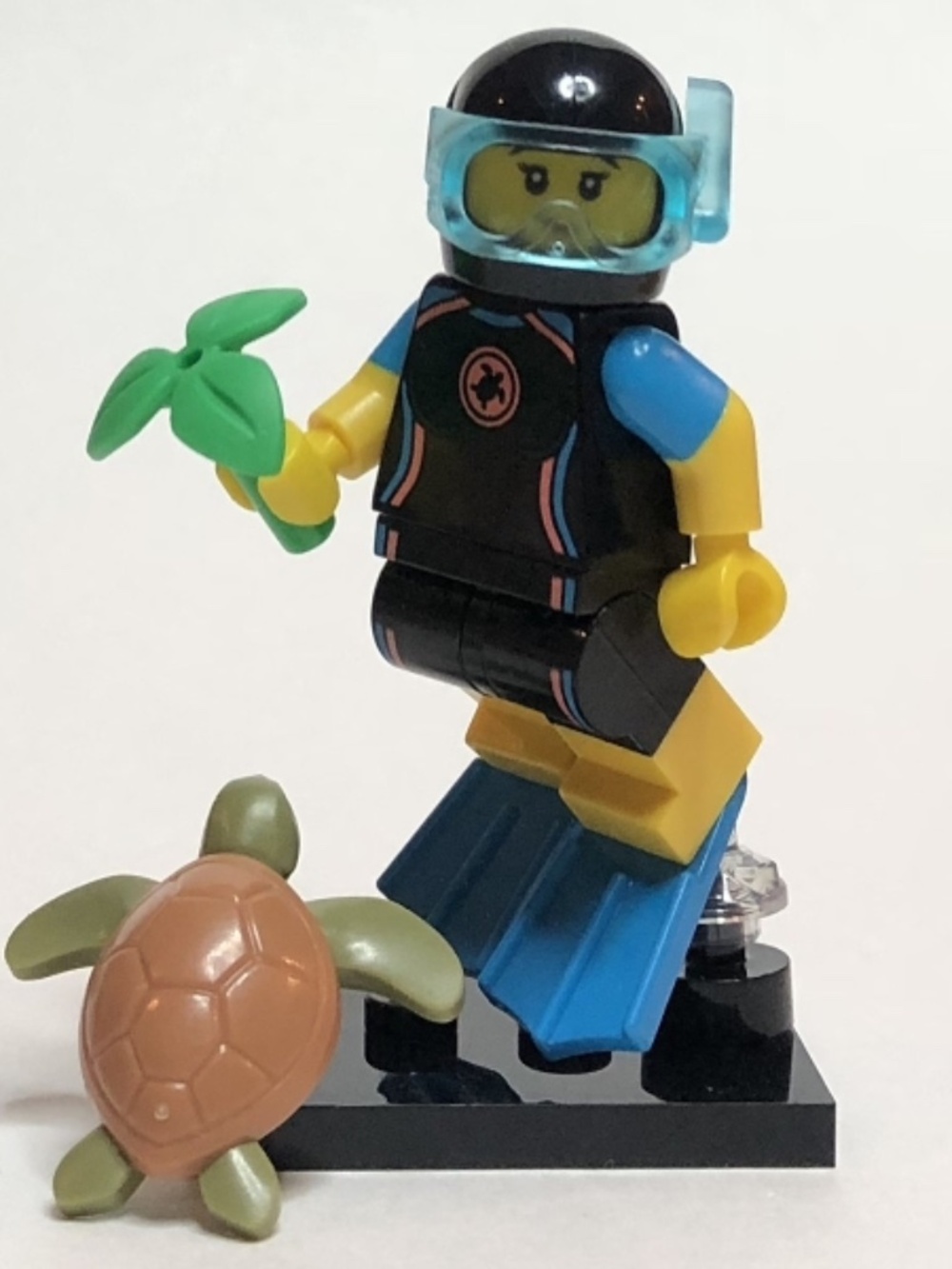 LEGO SERIES 20 "Sea Rescuer" col20-12 with stand, pamphlet & accessories.